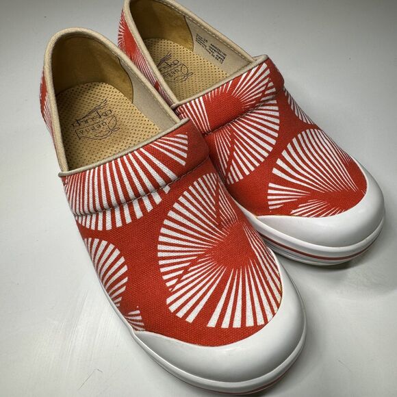 Dansko Vegan Volley Chino Palm Women EU 38 US 7.5-8 Red Canvas Slip On Clogs EUC - Picture 4 of 13